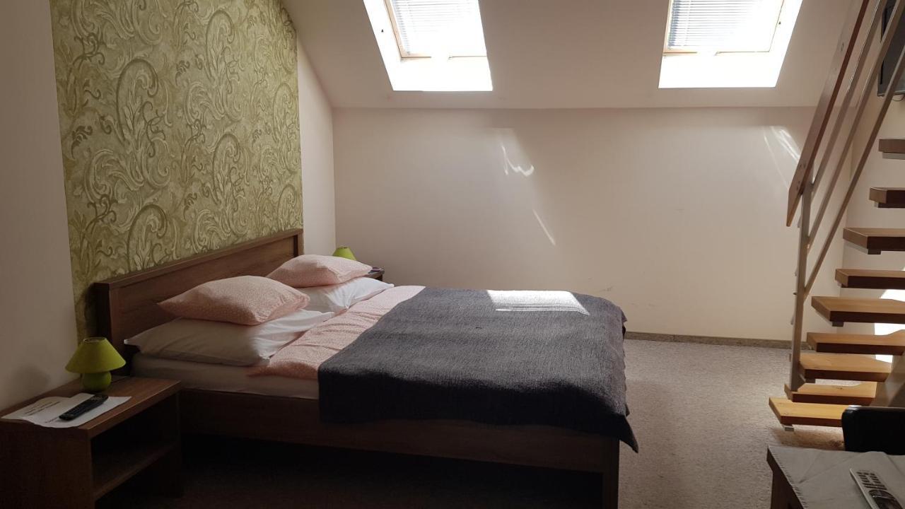 Vegvar Delux Apartman Gyula Exterior foto