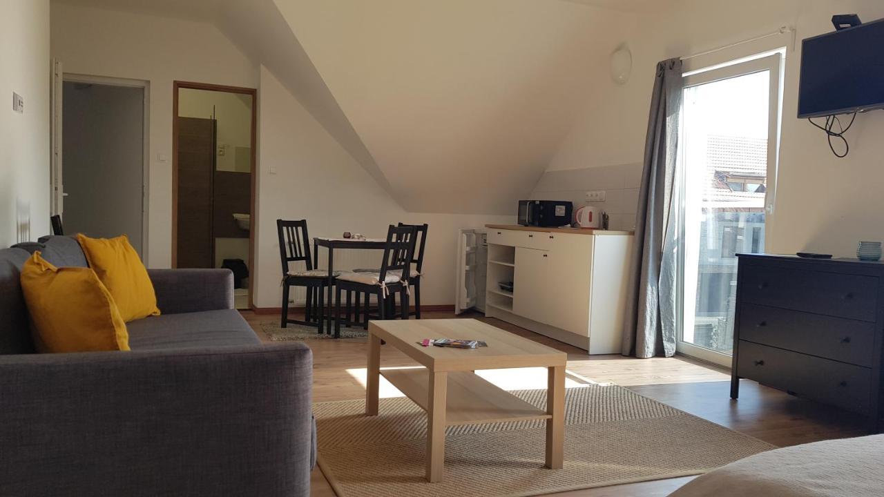 Vegvar Delux Apartman Gyula Exterior foto